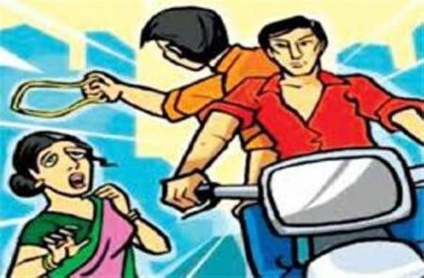 ग्वालियर न्यूज- ग्वालियर में वीवीआईपी मूवमेंट और हाई अलर्ट के बीच मॉर्निंग वॉक पर निकली एक महिला के साथ दिनदहाड़े लूट की वारदात हुई है। 