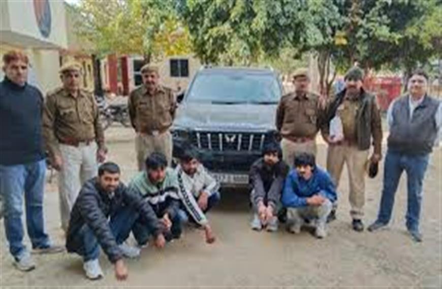 ग्वालियर मे स्कोर्पिओ में हथियारों की तश्करी | हथियारों तश्करो पर पुलिस का बड़ा छापा 