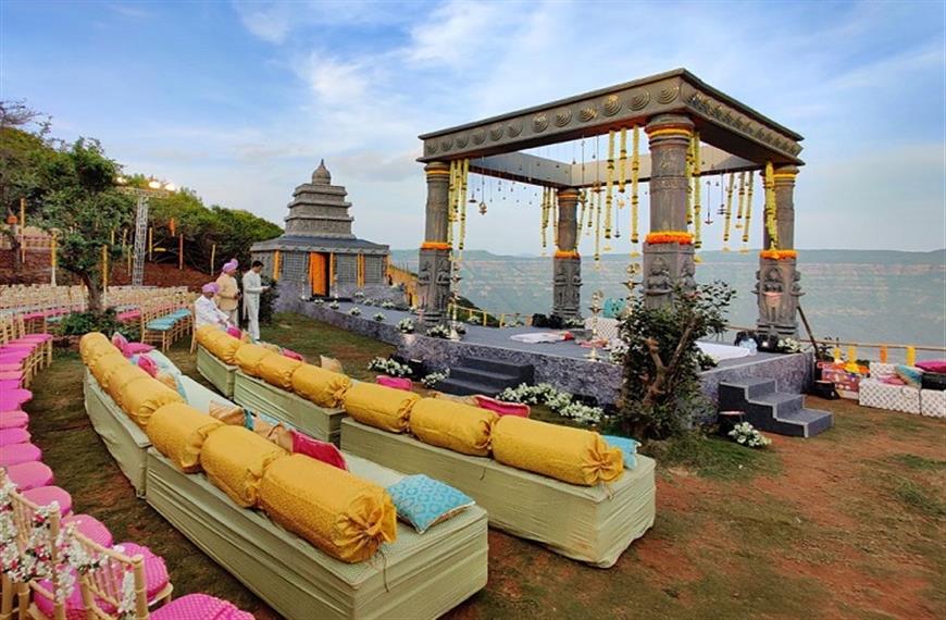 Madhya Pradesh की ऐतिहासिक किलों और पर्यटन स्थलों को अब प्री-वेडिंग और डेस्टिनेशन वेडिंग शूट्स करना हुआ आसान